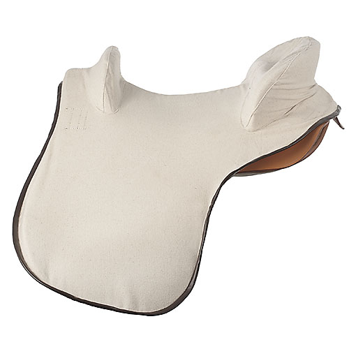 Sela de cavalo com cobertura branca e detalhes em couro castanho