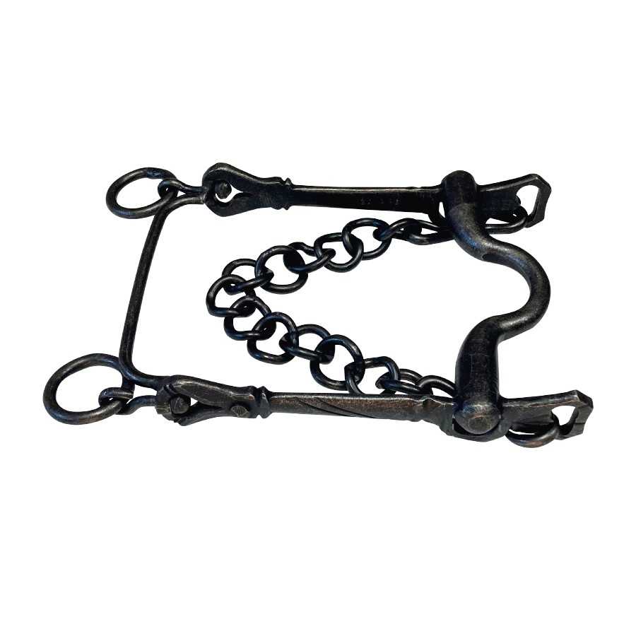 Bridão de cavalo em metal preto com corrente e argolas