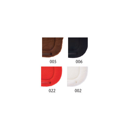 Quatro amostras de tecido em castanho, preto, vermelho e branco com códigos 005, 006, 022 e 002