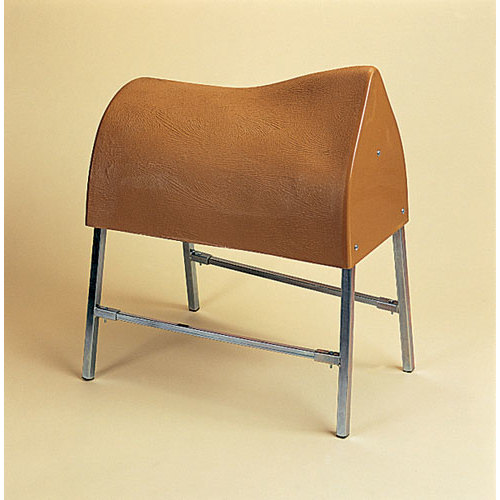 Banco de treino em couro castanho com pernas metálicas