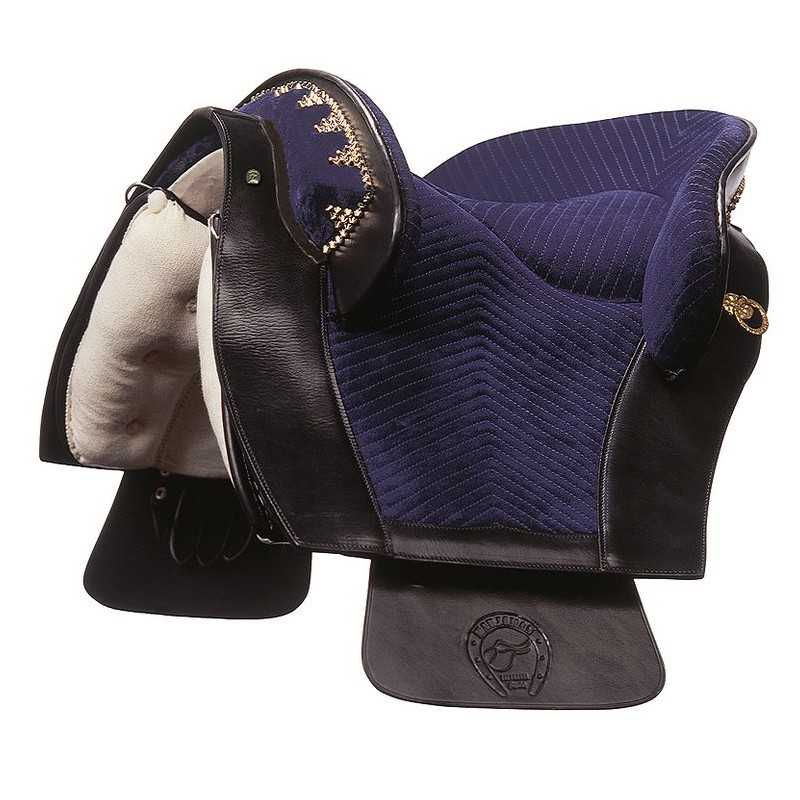 Sela de equitação em couro preto e tecido azul com detalhes dourados