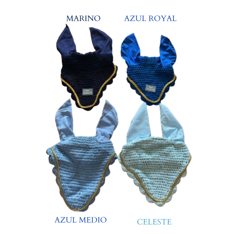 Protetores de orelhas tricotados para cavalos em quatro cores azul e bordas amarelas.