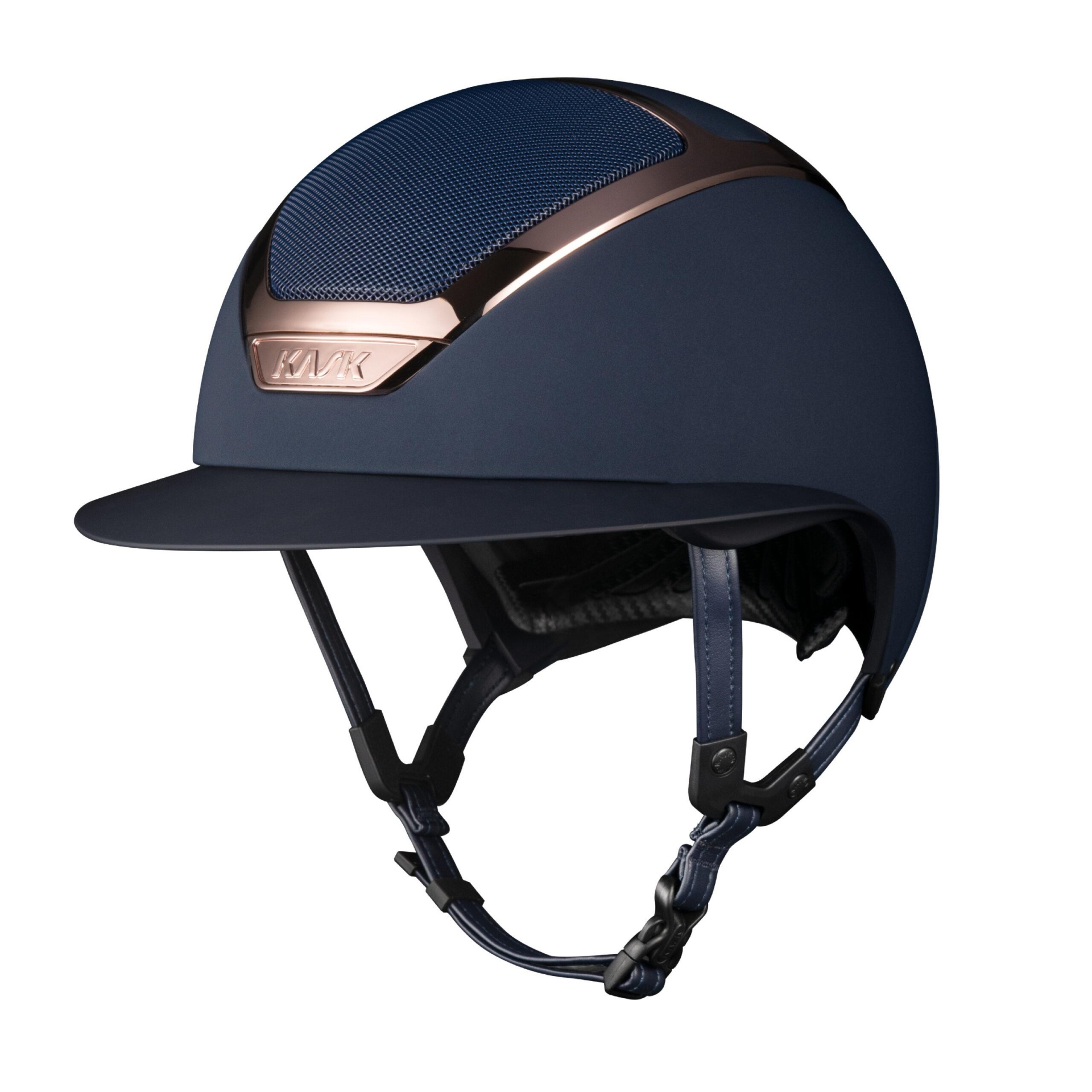 Capacete de equitação azul escuro com detalhes em metal bronze e rede superior azul