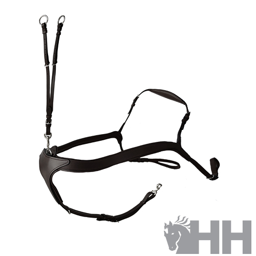 Arnês preto para cavalos com fivelas metálicas e logo HH cinzento e branco