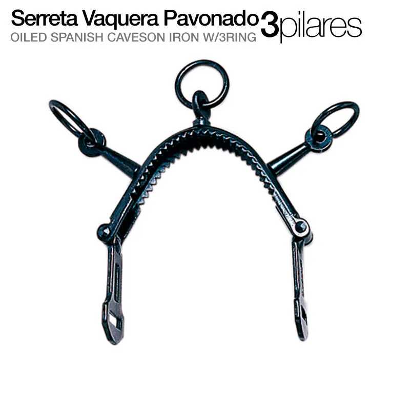Serreta Vaquera Pavonado em ferro preto com 3 argolas e dentes em arco, com texto ao lado.