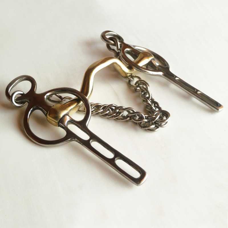 Freio metálico de equitação com corrente prateada