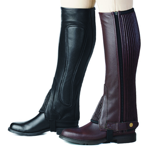 Polainas para equitação, uma preta e outra castanho vinho, com fecho e alça ajustável