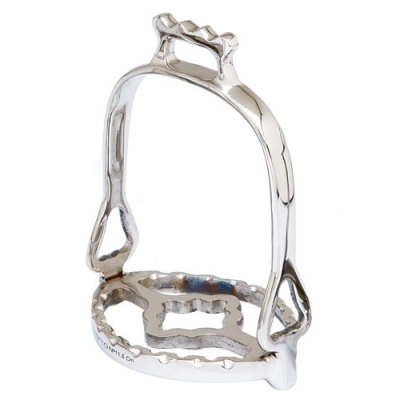 Estribo de metal prateado para cavalo com base oval e punho dentado