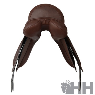 Sela de equitação em couro castanho vista de cima