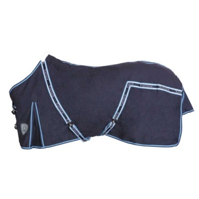 Cobertura azul escura para cavalo com tiras cinza e azul e fechos metálicos.
