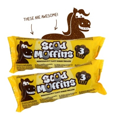 Embalagens amarelas de muffins Stud Muffins com desenho de cavalo e texto promocional