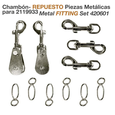 Conjunto de peças metálicas prateadas com polias, mosquetões e argolas sob fundo branco