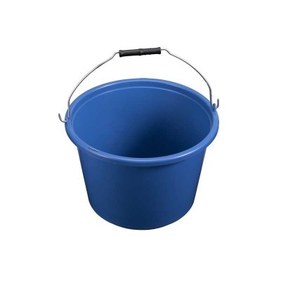 Balde de plástico azul com pega metálica e punho preto