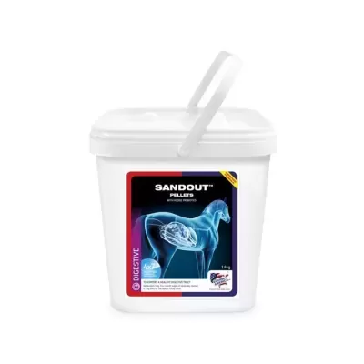Recipiente plástico branco com pellets Sandout para cavalos com imagem de cavalo azul