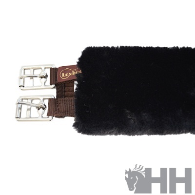 Correia elástica castanha com fivelas metálicas e cobertura preta peluda