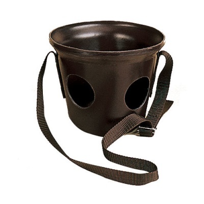 Balde castanho escuro com dois orifícios e alça ajustável em tecido.