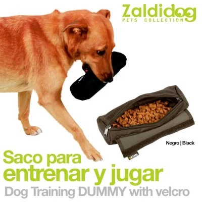Saco de treino para cães preto com fecho velcro da Zaldidog e cão a segurar brinquedo preto