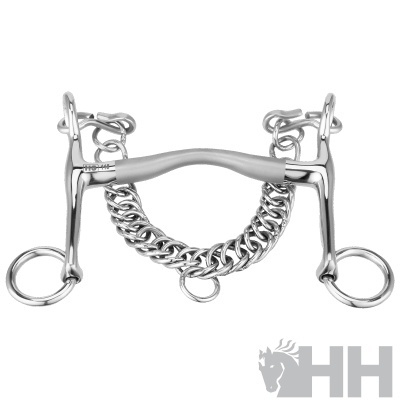 Freio de cavalo metálico prateado com boca curva e corrente