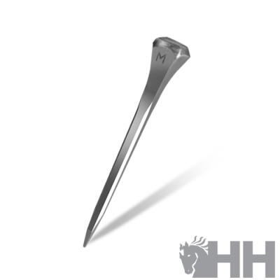 Unha de golfe metálica prateada com letra M e logo HH