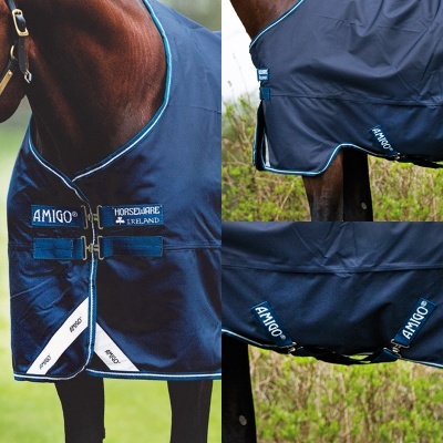 Cobertor azul escuro para cavalo com textos AMIGO e HORSEWARE IRELAND
