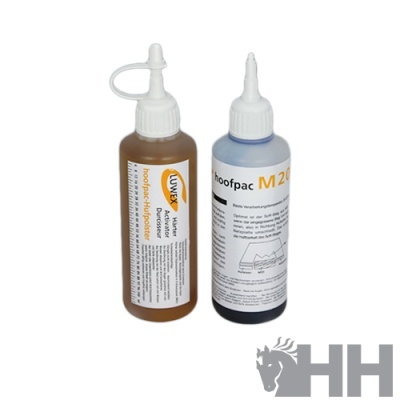 Duas garrafas plásticas com tampa de bico aplicador, marrom e azul, rótulos com texto em branco, sobre fundo branco com logo 'HH' e cavalo cinzento.