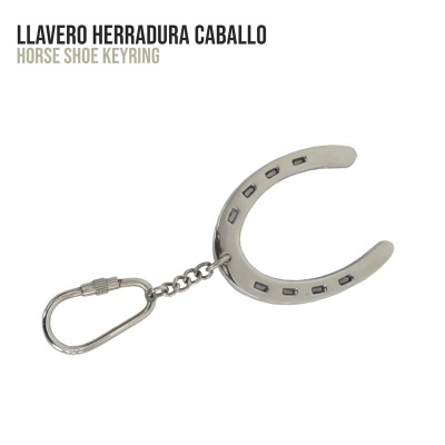 Chaveiro ferradura metálica prateada com argola e corrente