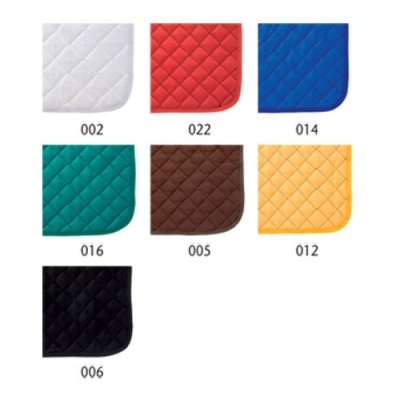 Tecidos acolchoados coloridos com padrões em quadrados