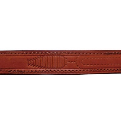 correia estreita de couro castanho com padrão em relevo