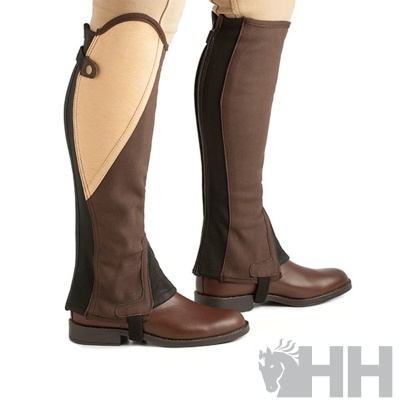 Perneira castanha e bege para equitação com fecho preto e detalhe HH cinzento no fundo branco