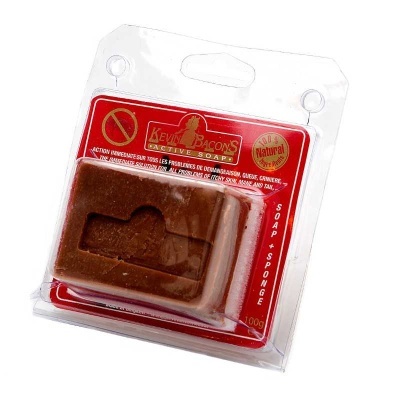 Embalaem de sabonete para barbear castanho com esponja, fundo vermelho e texto em branco e amarelo