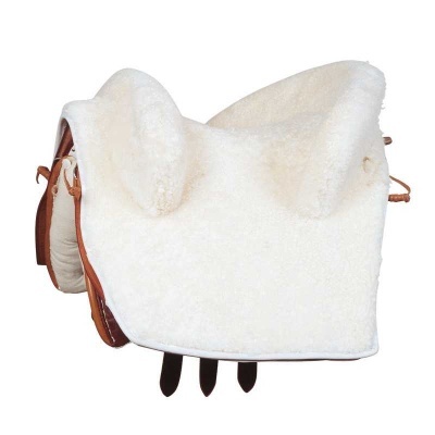 Sela branca com forro peludo e detalhes em couro castanho