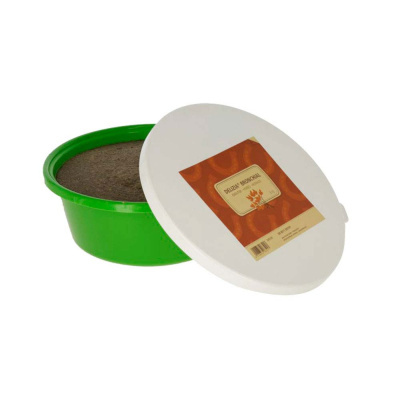 Recipiente verde com tampa branca e etiqueta laranja com texto DELIZIA BRONCHIAL