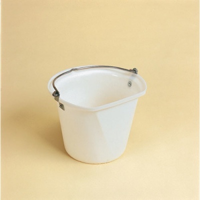 Balde branco em plástico com pega metálica prateada