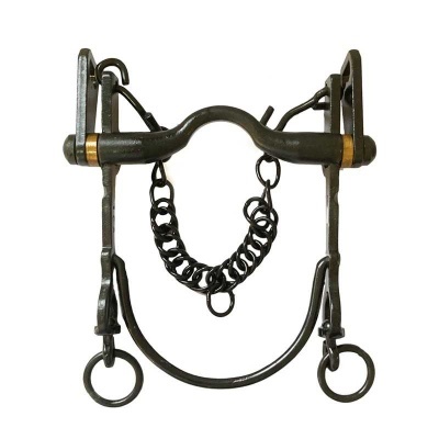 Freio metálico negro com corrente e argolas para equitação