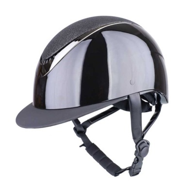 Capacete de equitação preto com superfície brilhante e parte superior texturizada.