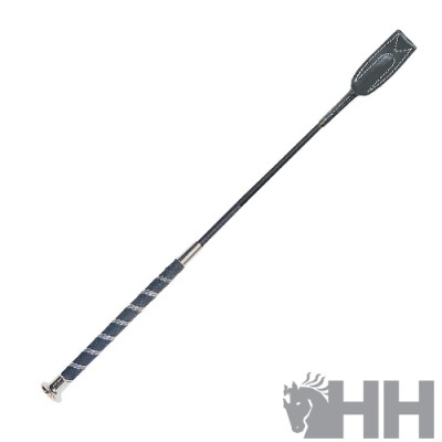 Chibata preta de couro com pega cinza e prata e detalhe metálico