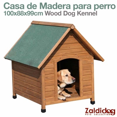 Casa de madeira para cão com telhado verde e cão dentro.