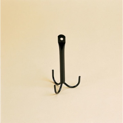 Gancho metálico preto de quatro braços com orifício de fixação em fundo claro