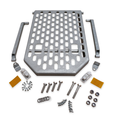 Conjunto de peças metálicas e parafusos para montagem