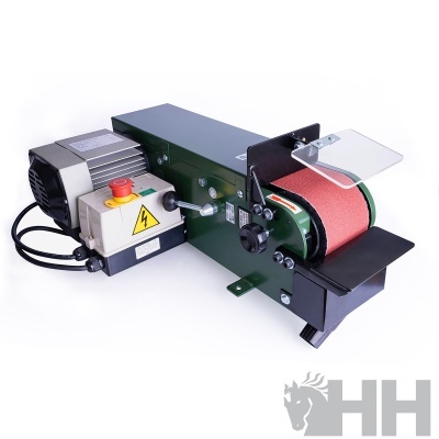 Máquina lixadora de cinta verde com motor cinzento e abrasivo cor-de-rosa