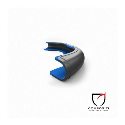 Proteção para bordo de porta em preto e azul com logótipo COMPOSITI