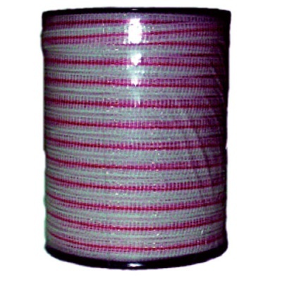 Rolo de fio ou corda trançada com listras vermelhas e brancas