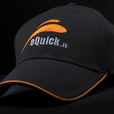 Boné preto com logotipo eQuick.it em branco e laranja