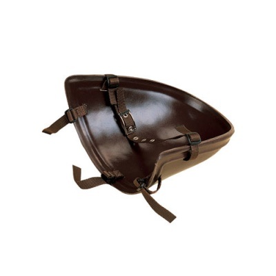 cadeira de criança para bicicleta castanha com cintas de segurança