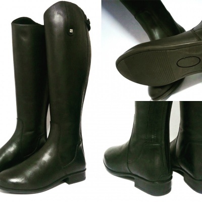 Botas altas pretas em pele para senhora com detalhe metálico e sola preta.