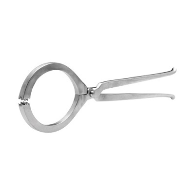 Brinquedo metálico com extremidade circular dentada e cabo longo