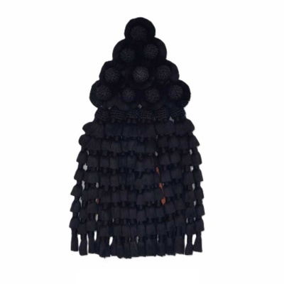 Franja de tecido preto com franjas e pompons