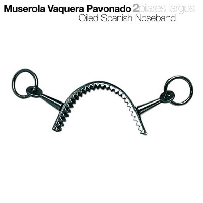 Muserola Vaquera Pavonado em metal pavonado com dois aros largos e parte dentada central num fundo branco