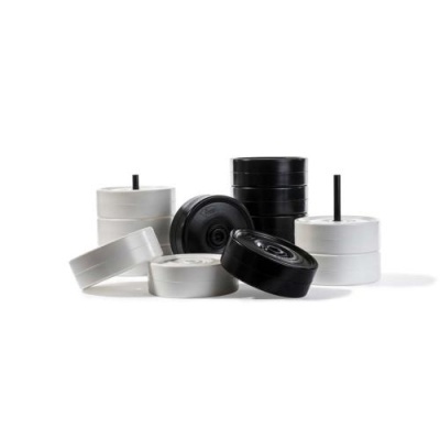 Conjunto de roldanas brancas e pretas em fundo branco