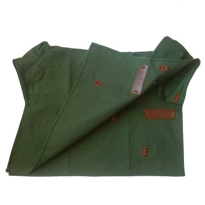 Manta verde com patches castanhos